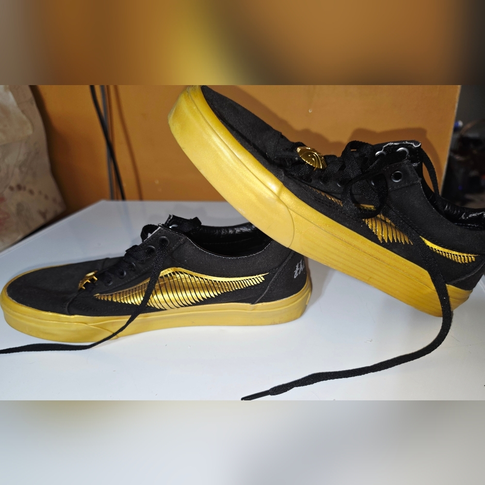 Vans Harry Potter GOLDEN SNITCH Black and Gold 10.5W 9M Low-Top Sneakers - Picture 2 of 9